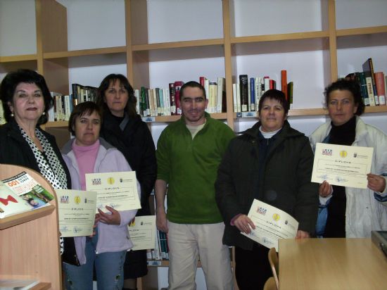 FINALIZAN LOS CURSOS DE INFORMTICA BSICA ORGANIZADOS POR LA CONCEJALA DE MUJER E IGUALDAD DE OPORTUNIDADES Y NUEVAS TECNOLOGAS QUE SE HAN LLEVADO A CABO EN LA PEDANA DE EL PARETN