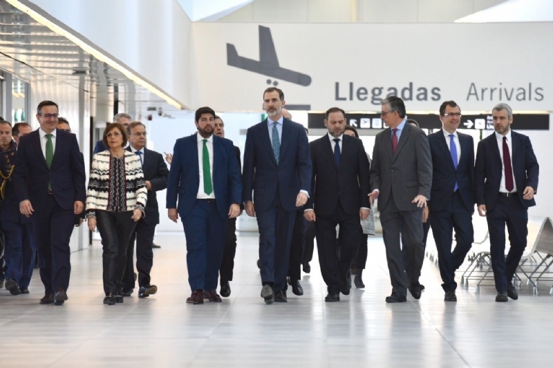 El alcalde de Totana asiste al acto inaugural del nuevo aeropuerto internacional de la Regin de Murcia, en Corvera; que ya opera a distintas ciudades europeas
