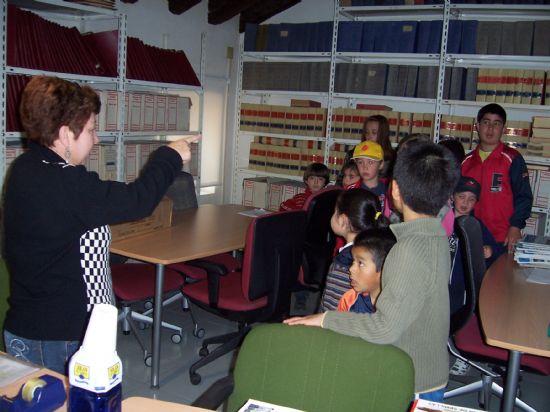 ALUMNOS DE INFANTIL Y PRIMARIA DEL COLEGIO PBLICO DE LBOR VISITAN EL AYUNTAMIENTO PARA CONOCER DE CERCA LOS SERVICIOS QUE SE PRESTAN Y LAS DEPENDENCIAS MUNICIPALES