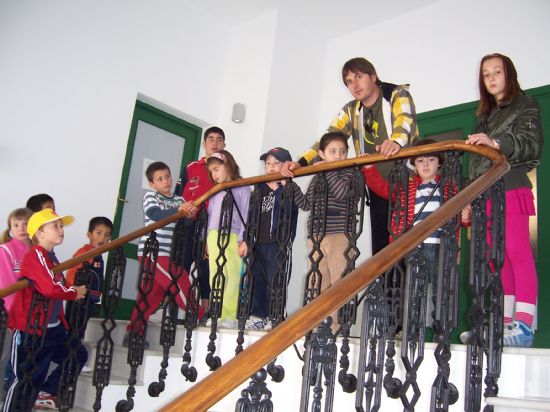 ALUMNOS DE INFANTIL Y PRIMARIA DEL COLEGIO PBLICO DE LBOR VISITAN EL AYUNTAMIENTO PARA CONOCER DE CERCA LOS SERVICIOS QUE SE PRESTAN Y LAS DEPENDENCIAS MUNICIPALES