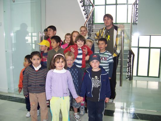 ALUMNOS DE INFANTIL Y PRIMARIA DEL COLEGIO PBLICO DE LBOR VISITAN EL AYUNTAMIENTO PARA CONOCER DE CERCA LOS SERVICIOS QUE SE PRESTAN Y LAS DEPENDENCIAS MUNICIPALES