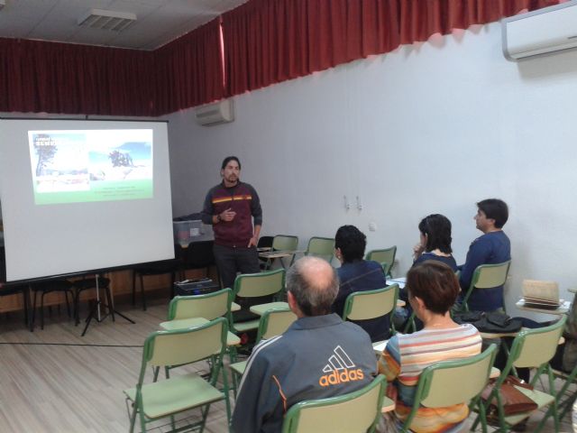 LA CONCEJALÍA DE DEPORTES ORGANIZÓ EL PASADO SÁBADO 13 DE ABRIL UN CURSO DE FORMACIÓN DENOMINADO "TÉCNICAS BÁSICAS DE SENDERISMO" AL QUE SE INSCRIBIERON 13 PERSONAS