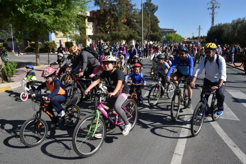 El Da de la Bicicleta, organizado por la Concejala de Deportes, congreg a 420 participantes que disfrutaron de una magnfica jornada familiar en un gran ambiente festivo y deportivo