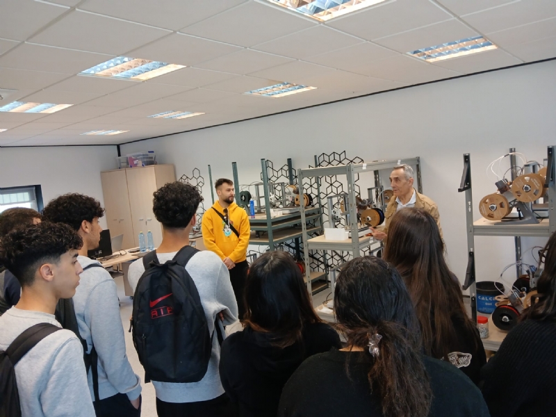 Alumnos de FP del Grado Superior de Administración y Finanzas del IES Prado Mayor visitan el Centro de Desarrollo Local y el Vivero de Empresas Alumnos de FP del Grado Superior de Administración y Finanzas del IES Prado Mayor visitan el Centro de Desarrollo Local y el Vivero de Empresas