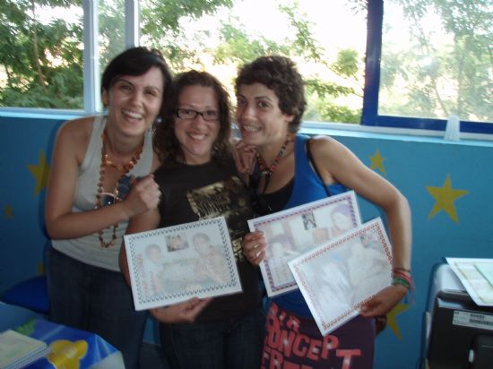 LOS PROYECTOS DE PROMOCIN EDUCATIVA Y DINAMIZACIN SOCIAL EN BARRIOS QUE LLEVA A CABO EL CANDIL SE DESPIDEN DURANTE LA POCA ESTIVAL CON LA CELEBRACIN DE UNA GRAN FIESTA EN LA EDUTECA PUZZLE