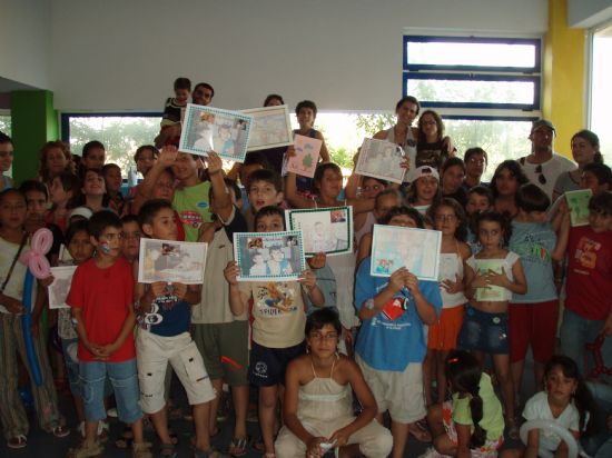 LOS PROYECTOS DE PROMOCIN EDUCATIVA Y DINAMIZACIN SOCIAL EN BARRIOS QUE LLEVA A CABO EL CANDIL SE DESPIDEN DURANTE LA POCA ESTIVAL CON LA CELEBRACIN DE UNA GRAN FIESTA EN LA EDUTECA PUZZLE