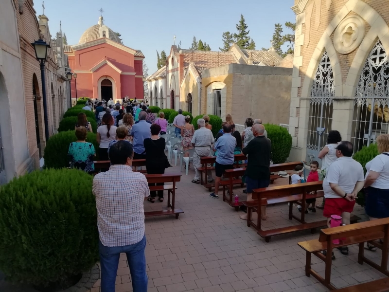 Se celebra la tradicional misa en honor a la patrona del Cementerio Municipal 