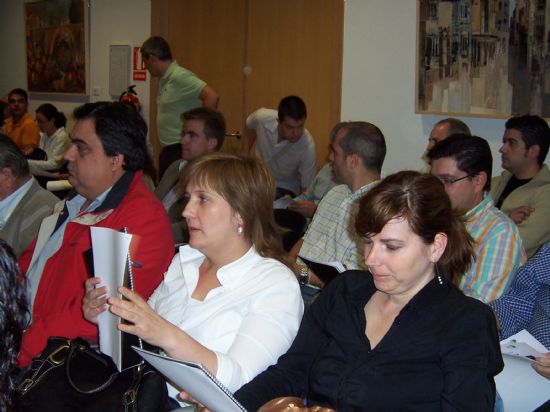 EL ALCALDE ANIMA AL TEJIDO ASOCIATIVO DEL MUNICIPIO A PARTICIPAR EN LA ELABORACIN DEL PLAN ESTRATGICO LOCAL TOTANA CRECE 2013  QUE DEFINIR LA TOTANA DEL FUTURO