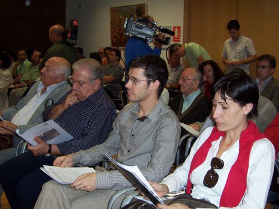 EL ALCALDE ANIMA AL TEJIDO ASOCIATIVO DEL MUNICIPIO A PARTICIPAR EN LA ELABORACIN DEL PLAN ESTRATGICO LOCAL TOTANA CRECE 2013  QUE DEFINIR LA TOTANA DEL FUTURO