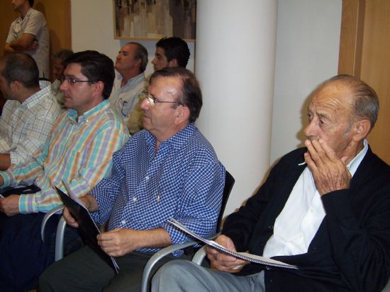 EL ALCALDE ANIMA AL TEJIDO ASOCIATIVO DEL MUNICIPIO A PARTICIPAR EN LA ELABORACIN DEL PLAN ESTRATGICO LOCAL TOTANA CRECE 2013  QUE DEFINIR LA TOTANA DEL FUTURO