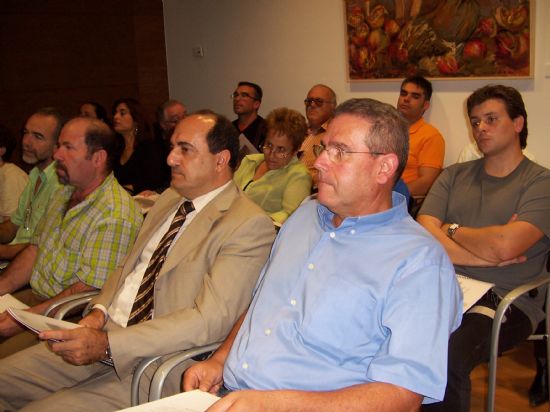 EL ALCALDE ANIMA AL TEJIDO ASOCIATIVO DEL MUNICIPIO A PARTICIPAR EN LA ELABORACIN DEL PLAN ESTRATGICO LOCAL TOTANA CRECE 2013  QUE DEFINIR LA TOTANA DEL FUTURO