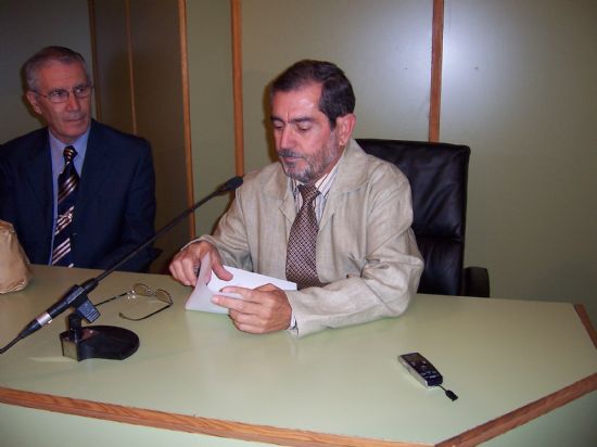 EL POETA TOTANERO FRANCISCO BARCEL RECIBE EL PREMIO AL MEJOR SONETO EN EL IX CONCURSO PROVINCIAL DE POESA CUADERNOS MONROY, CELEBRADO EN LA ASAMBLEA REGIONAL