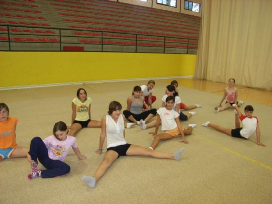 CERCA DE 800 PERSONAS SE INSCRIBEN EN LOS PROGRAMAS DE ESCUELAS DEPORTIVAS Y ACTIVIDADES DEPORTIVAS PARA ADULTOS PUESTOS EN MARCHA POR LA CONCEJALA DE DEPORTES
