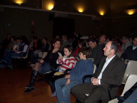 LA MURCIANA CONCHI COLL JARA OFRECI UN CONCIERTO DE GUITARR CON UN AMPLIO REPERTORIO MUSICAL EN EL CENTRO SOCIOCULTURAL LA CRCEL