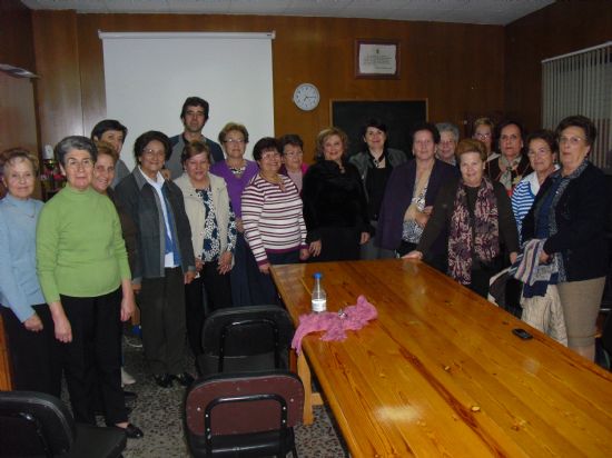 AUTORIDADES MUNICIPALES ASISTEN A LA INAUGURACIÓN DEL CURSO DE LA ASOCIACIÓN DE AMAS DE CASA, CONSUMIDORES Y USUARIOS "LAS TRES AVEMARÍAS" QUE COMENZÓ CON UNA CHARLA SOBRE CAMPAÑA PREVENCIÓN DEL GLAUCOMA