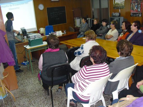 AUTORIDADES MUNICIPALES ASISTEN A LA INAUGURACIÓN DEL CURSO DE LA ASOCIACIÓN DE AMAS DE CASA, CONSUMIDORES Y USUARIOS "LAS TRES AVEMARÍAS" QUE COMENZÓ CON UNA CHARLA SOBRE CAMPAÑA PREVENCIÓN DEL GLAUCOMA