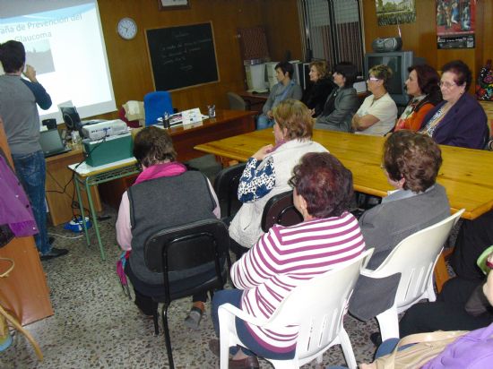 AUTORIDADES MUNICIPALES ASISTEN A LA INAUGURACIÓN DEL CURSO DE LA ASOCIACIÓN DE AMAS DE CASA, CONSUMIDORES Y USUARIOS "LAS TRES AVEMARÍAS" QUE COMENZÓ CON UNA CHARLA SOBRE CAMPAÑA PREVENCIÓN DEL GLAUCOMA