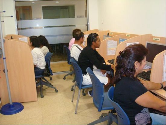 FINALIZA EL CURSO DE INFORMÁTICA BÁSICA INCLUIDO EN EL PROGRAMA "CAPACITACIÓN SOCIOLABORAL 2011" EN LA CONCEJALÍA DE PARTICIPACIÓN CIUDADANA