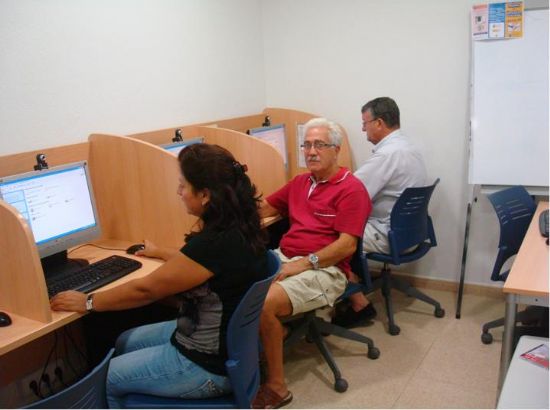 FINALIZA EL CURSO DE INFORMÁTICA BÁSICA INCLUIDO EN EL PROGRAMA "CAPACITACIÓN SOCIOLABORAL 2011" EN LA CONCEJALÍA DE PARTICIPACIÓN CIUDADANA