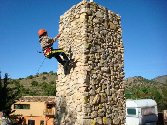 LOS JÓVENES PARTICIPANTES EN EL PROYECTO "INTEGRACIÓN SOCIOEDUCATIVA DE MENORES Y JÓVENES  EN SITUACIÓN O RIESGO DE EXCLUSIÓN SOCIAL" CLAUSURAN LAS ACTIVIDADES DEL CURSO CON UNA CONVIVENCIA EN SIERRA ESPUÑA