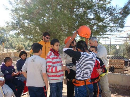 LOS JÓVENES PARTICIPANTES EN EL PROYECTO "INTEGRACIÓN SOCIOEDUCATIVA DE MENORES Y JÓVENES  EN SITUACIÓN O RIESGO DE EXCLUSIÓN SOCIAL" CLAUSURAN LAS ACTIVIDADES DEL CURSO CON UNA CONVIVENCIA EN SIERRA ESPUÑA