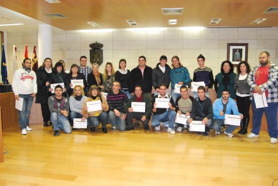 MÁS DE 40 PERSONAS OBTIENEN DIPLOMAS DE VARIOS CURSOS PUESTOS EN MARCHA EN EL MARCO DEL PROYECTO "LABOR" A TRAVÉS DE LOS CUALES SE FOMENTA LA INSERCIÓN SOCIOLABORAL