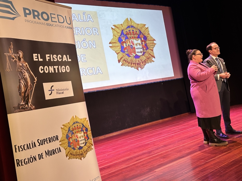 El Fiscal Superior de la Regin de Murcia, Jos Lus Daz Manzanera, imparte una charla a alumnos de los IES Prado Mayor y Juan de la Cierva en el marco del programa Educando en Justicia