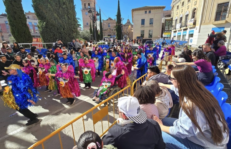 Totana luce con orgullo y mucha satisfacci&oacute;n el sexto desfile de su Carnaval Adaptado e Inclusivo, el &uacute;nico que se celebra en la Regi&oacute;n de Murcia