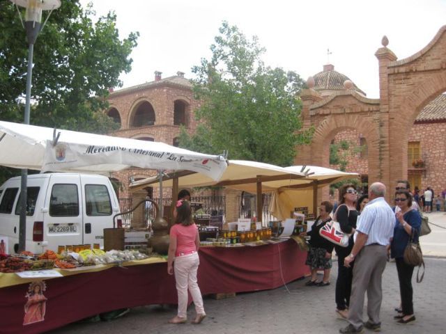 Este prximo domingo, da 22 de marzo, se celebra el Mercado Artesano de La Santa, que se adelanta una semana por coincidir con Domingo de Ramos