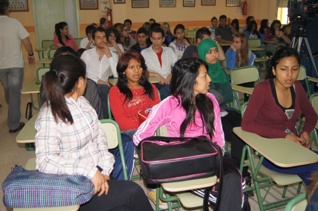 MÁS DE 200 ESCOLARES DE CENTROS DE ENSEÑANZA DE TOTANA PARTICIPAN EN LAS ACTIVIDADES ORGANIZADAS DENTRO DE LA CAMPAÑA "YO, CIUDADANO EUROPEO" PROMOVIDA POR LA COMUNIDAD AUTÓNOMA