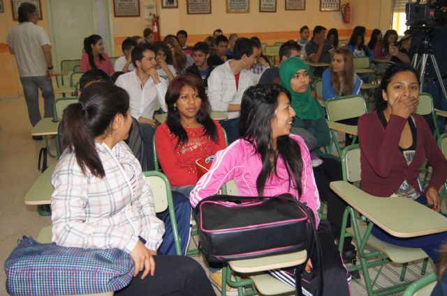 MÁS DE 200 ESCOLARES DE CENTROS DE ENSEÑANZA DE TOTANA PARTICIPAN EN LAS ACTIVIDADES ORGANIZADAS DENTRO DE LA CAMPAÑA "YO, CIUDADANO EUROPEO" PROMOVIDA POR LA COMUNIDAD AUTÓNOMA