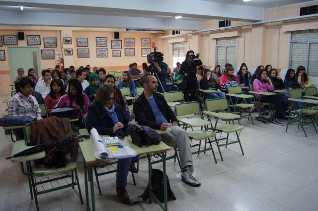 MÁS DE 200 ESCOLARES DE CENTROS DE ENSEÑANZA DE TOTANA PARTICIPAN EN LAS ACTIVIDADES ORGANIZADAS DENTRO DE LA CAMPAÑA "YO, CIUDADANO EUROPEO" PROMOVIDA POR LA COMUNIDAD AUTÓNOMA