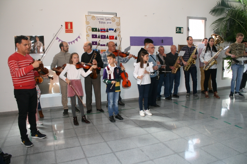 La Orquesta de La Dolorosa y la Banda de La Vernica ofrecen un concierto a los usuarios de los dos Centros de Da de Discapacidad de Totana con motivo de la Semana Santa