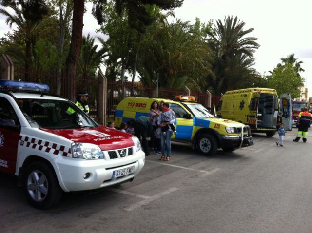 ALUMNOS DE LA ESCUELA INFANTIL MUNICIPAL "CLARA CAMPOAMOR" PARTICIPAN EN UNA JORNADA DE ACERCAMIENTO A LOS CUERPOS Y FUERZAS DE SEGURIDAD Y EMERGENCIAS