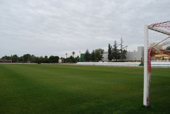 EL EX ALCALDE, ANTONIO PÉREZ FÉREZ, REALIZARÁ EL SAQUE DE HONOR DEL PARTIDO INUGURAL DEL CAMPO DE CÉSPED NATURAL DEL "6 DE DICIEMBRE" EN EL QUE SE ENFRENTARÁN LOS VETERANOS DEL REAL MURCIA CON LOS VETERANOS DEL OLÍMPICO DE TOTANA