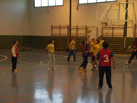 LA CONCEJALÍA DE DEPORTES ORGANIZA UNA JORNADA DE BALONCESTO ALEVÍN, ENMARCADA EN LOS JUEGOS ESCOLARES DEL PROGRAMA DE DEPORTE ESCOLAR, QUE CONTÓ CON LA PARTICIPACIÓN DE ESCOLARES DE PRIMARIA
