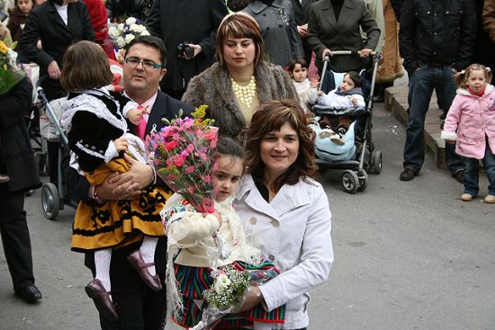 MILES DE VECINOS PARTICIPAN EN LA OFRENDA FLORAL A LA PATRONA SANTA EULALIA, QUE PONE EL PUNTO FINAL AL PROGRAMA DE FESTEJOS PATRONALES