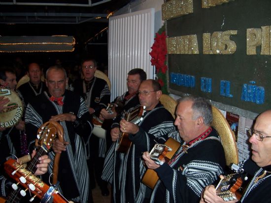 LAS AUTORIDADES LOCALES INAUGURAN EL TRADICIONAL BELN DE LA VENTA DE LOS PINOS, QUE CONT CON LA NOVEDAD DE UN NACIMIENTO VIVIENTE, ANTE LA ACTUACIN DEL GRUPO LOS CHARRASQUEADOS