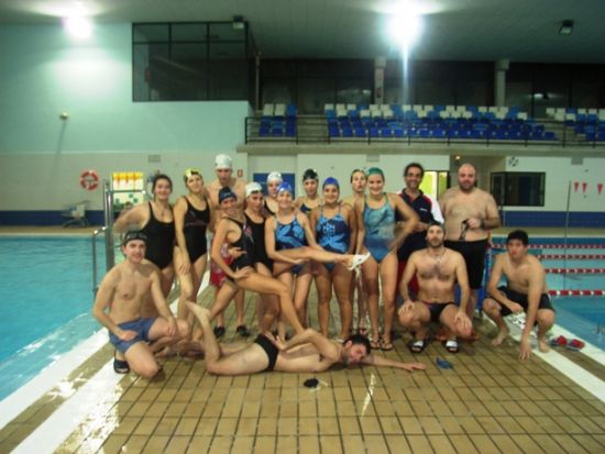 EL SEMINARIO DE LOS CUATRO ESTILOS DE NATACIN, ORGANIZADO POR LA CONCEJALA DE DEPORTES DURANTE ESTE FIN DE SEMANA, HA CONTADO CON UNA VEINTENA DE ALUMNOS PROCEDENTES DE ALHAMA, LIBRILLA Y TOTANA