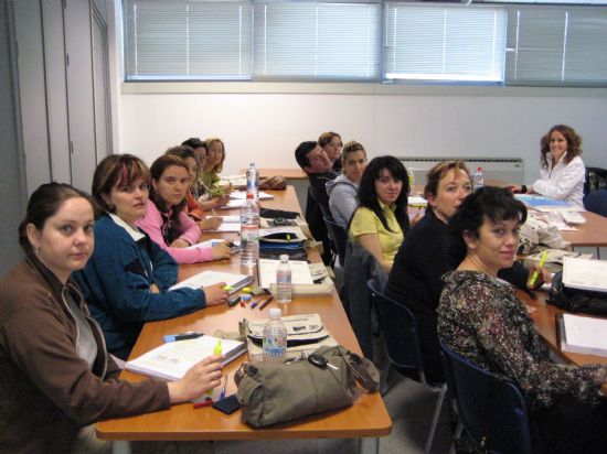 LOS ALUMNOS DEL CURSO DE ATENCIN Y CUIDADO A PERSONAS DEPENDIENTES VISITAN LA RESIDENCIA MUNICIPAL LA PURSIMA Y EL SERVICIO DE ESTANCIAS DIRUNAS DE ALZHEIMER DE LA LOCALIDAD