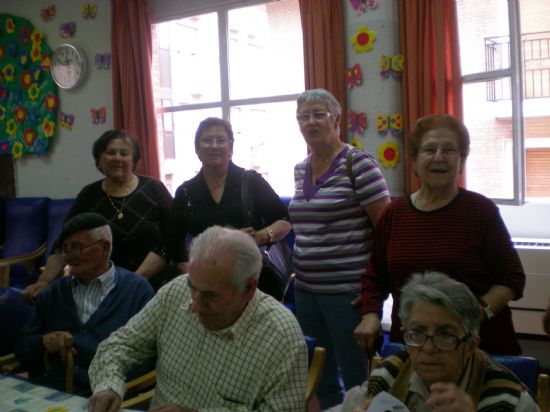 LOS  SOCIOS DEL CENTRO DE PERSONAS MAYORES DEL "PARETÓN-CANTAREROS" VISITAN EL  SERVICIO DE ESTANCIAS DIURNAS  Y LA EXPOSICIÓN "LOS MILLARES" EN LA SALA MUNICIPAL DE EXPOSICIONES "GREGORIO CEBRIÁN"