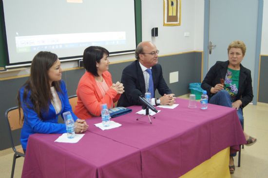 EL COLEGIO "REINA SOFÍA" DESARROLLA SENDOS PROYECTOS DE INNOVACIÓN PEDAGÓGICA QUE PERMITE A LOS ALUMNOS DESARROLLAR HABILIDADES EMPRENDEDORAS Y DE ACERCAMIENTO AL MUNDO DE LA PROMOCIÓN E INNOVACIÓN EMPRESARIAL