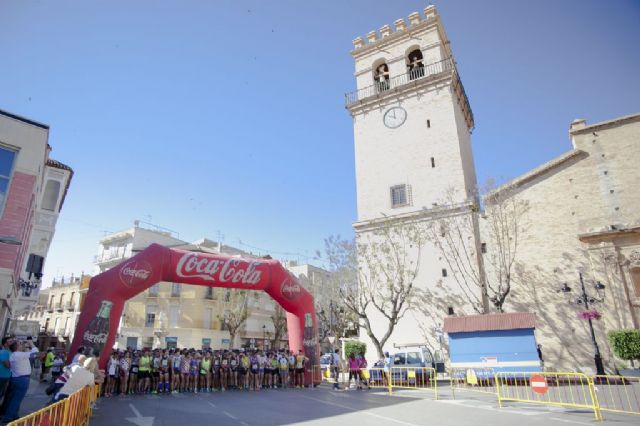 Un total de 367 corredores participaron en la XIX Carrera de Atletismo Subida a La Santa de Totana, que este año ha sido solidaria con las Enfermedades Raras