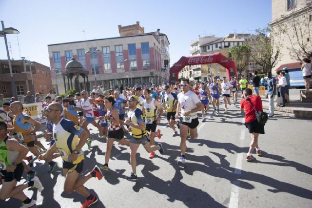 Un total de 367 corredores participaron en la XIX Carrera de Atletismo Subida a La Santa de Totana, que este año ha sido solidaria con las Enfermedades Raras