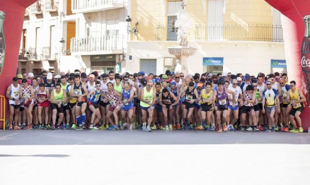 Un total de 367 corredores participaron en la XIX Carrera de Atletismo Subida a La Santa de Totana, que este año ha sido solidaria con las Enfermedades Raras