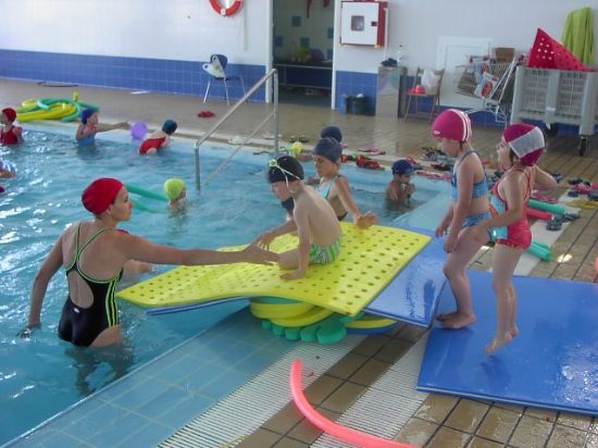 LA CONCEJALA DE DEPORTES CLAUSUR LOS CURSOS DE NATACIN INFANTILES DE LA PISCINA MUNICIPAL CUBIERTA DE TOTANA