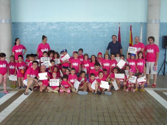 LA CONCEJALA DE DEPORTES CLAUSUR LOS CURSOS DE NATACIN INFANTILES DE LA PISCINA MUNICIPAL CUBIERTA DE TOTANA