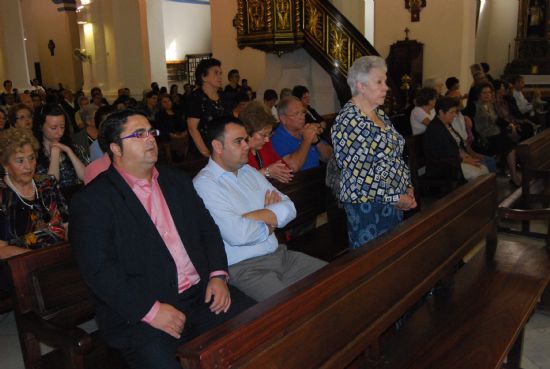 AUTORIDADES LOCALES ASISTEN A LA EUCARISTÍA Y AL HOMENAJE REALIZADO EN MEMORIA DE LOS FALLECIDOS DE LA ASOCIACIÓN DE FAMILIARES Y ENFERMOS DE ALZHEIMER "LA CARRASCA DE LA SANTA"