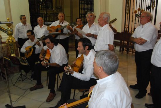 AUTORIDADES LOCALES ASISTEN A LA EUCARISTÍA Y AL HOMENAJE REALIZADO EN MEMORIA DE LOS FALLECIDOS DE LA ASOCIACIÓN DE FAMILIARES Y ENFERMOS DE ALZHEIMER "LA CARRASCA DE LA SANTA"