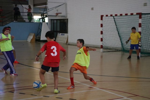 La Concejalía de Deportes pone en marcha la Fase Local de Fútbol Sala y Multideporte de "Deporte escolar", que cuenta con la participación de 600 escolares de todos los centros de enseñanza